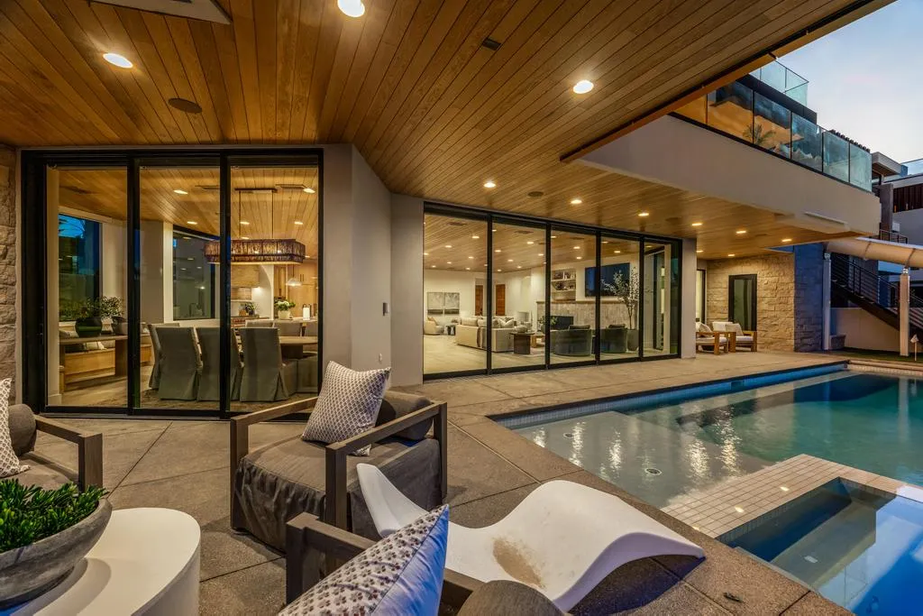 Wander St. George Twilight