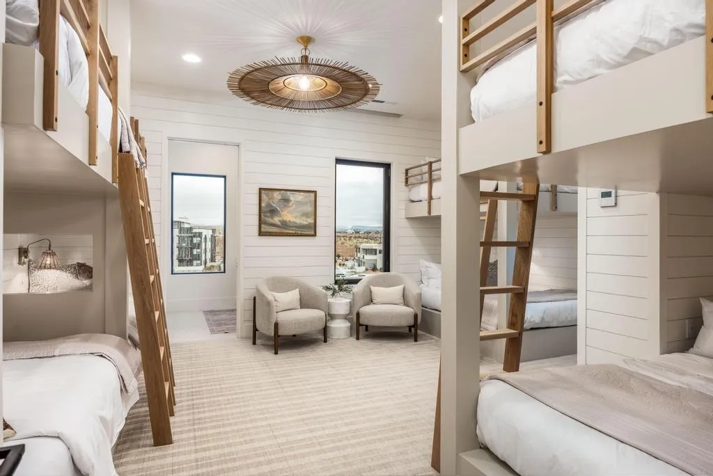 Wander St. George Twilight