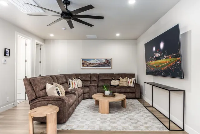 Wander St. George Sandstone #8