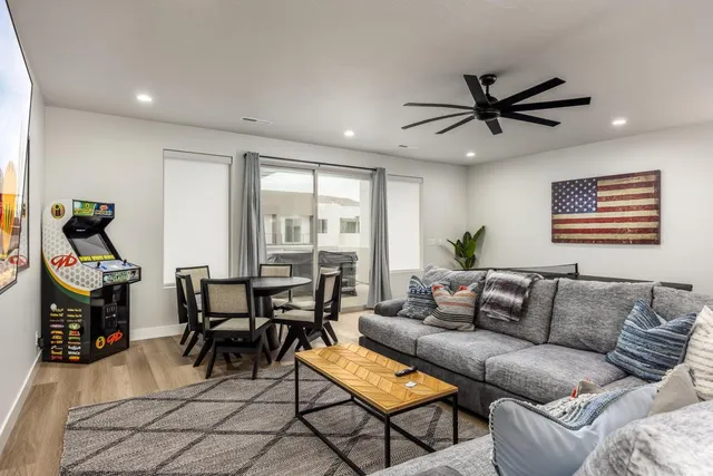 Wander St. George Sandstone #35