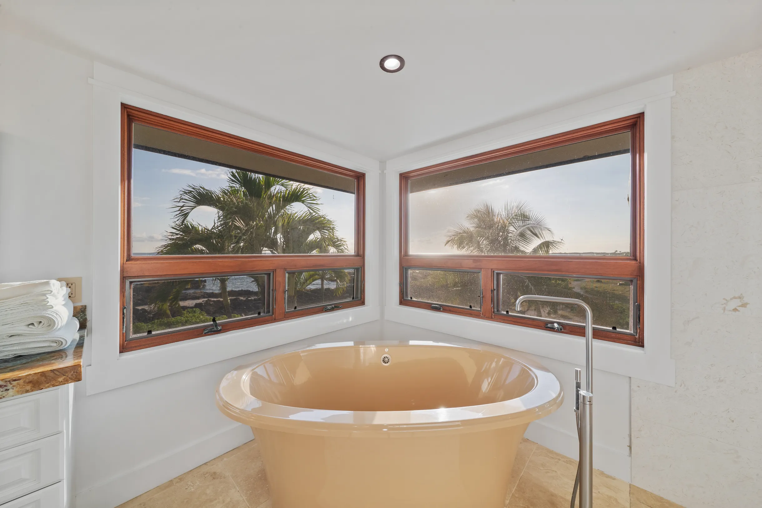 Wander Kona Bay Shores #103