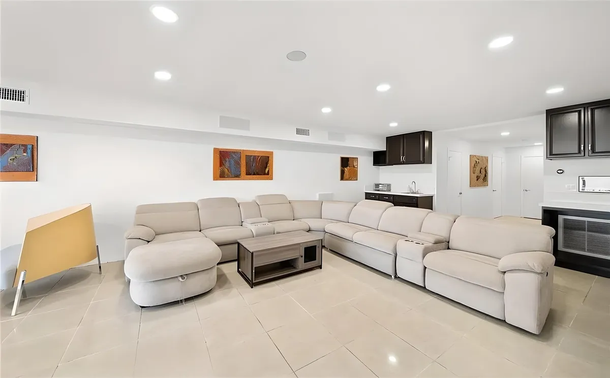 Wander Hollywood Chateau #5