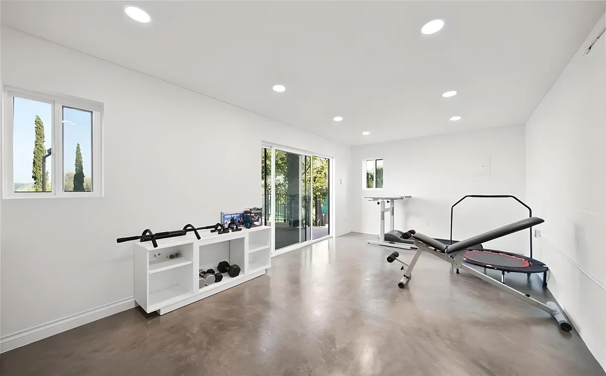 Wander Hollywood Chateau #6