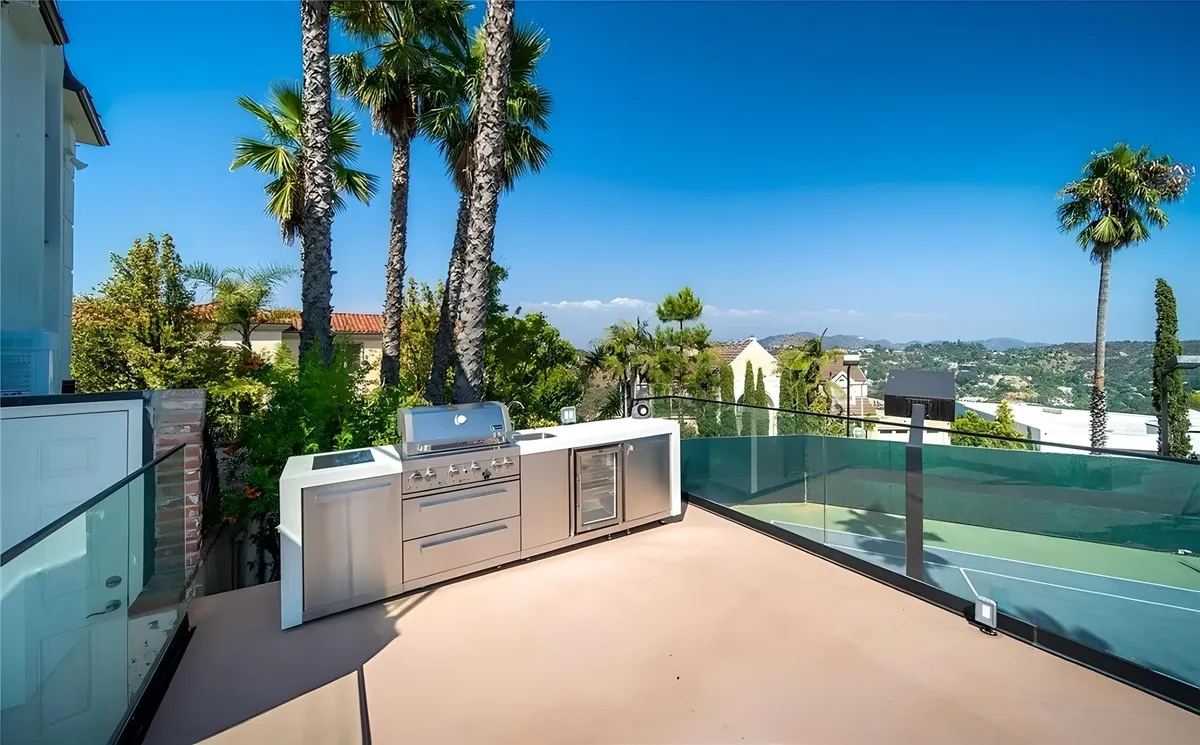 Wander Hollywood Chateau #36