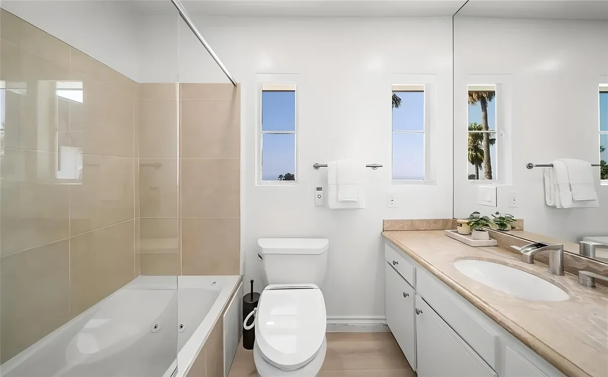 Wander Hollywood Chateau #8