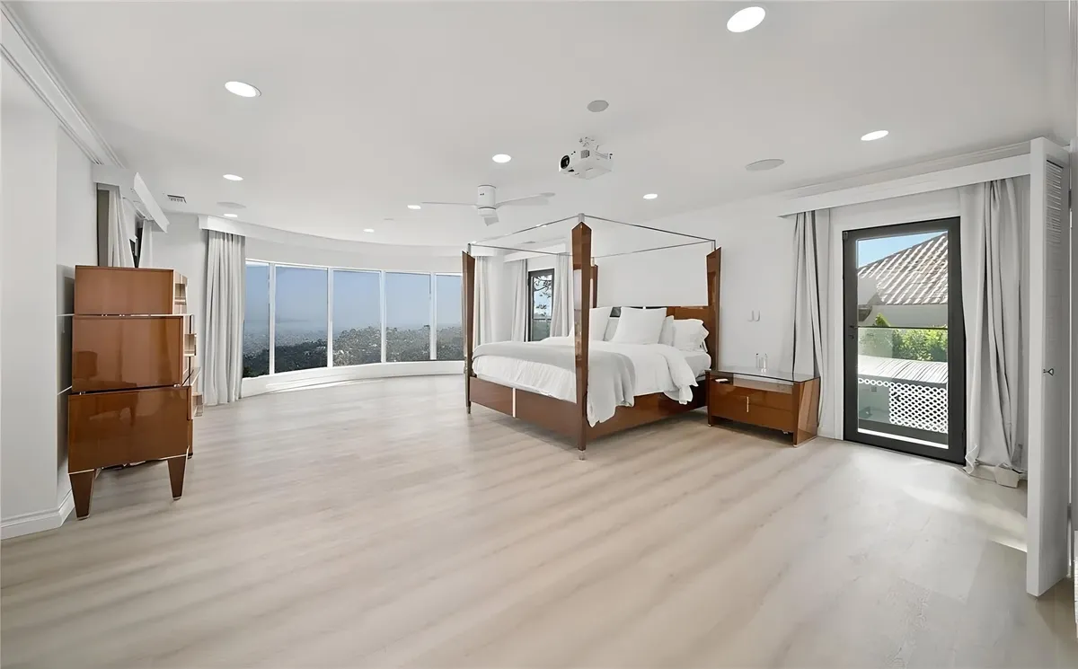 Wander Hollywood Chateau #37