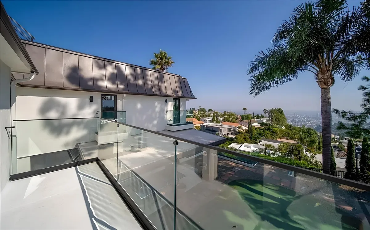 Wander Hollywood Chateau #48