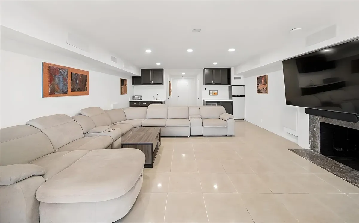 Wander Hollywood Chateau #53