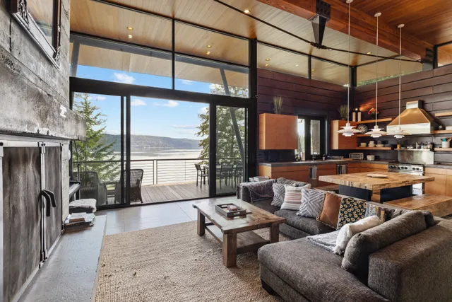 Coeur d'Alene property photo 3
