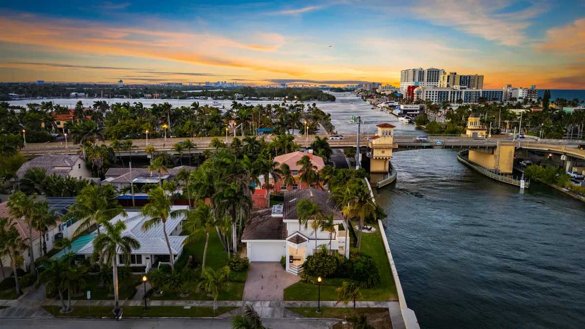 Wander Hollywood Beach