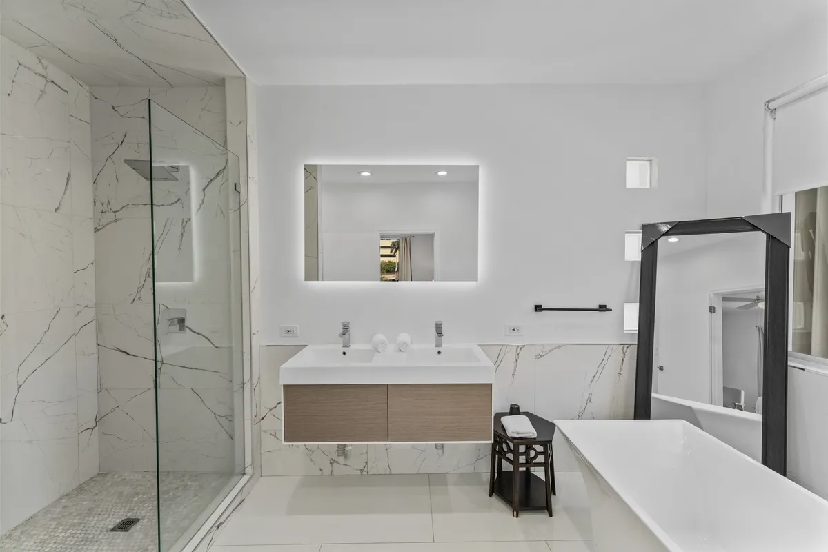 Wander Hollywood Beach