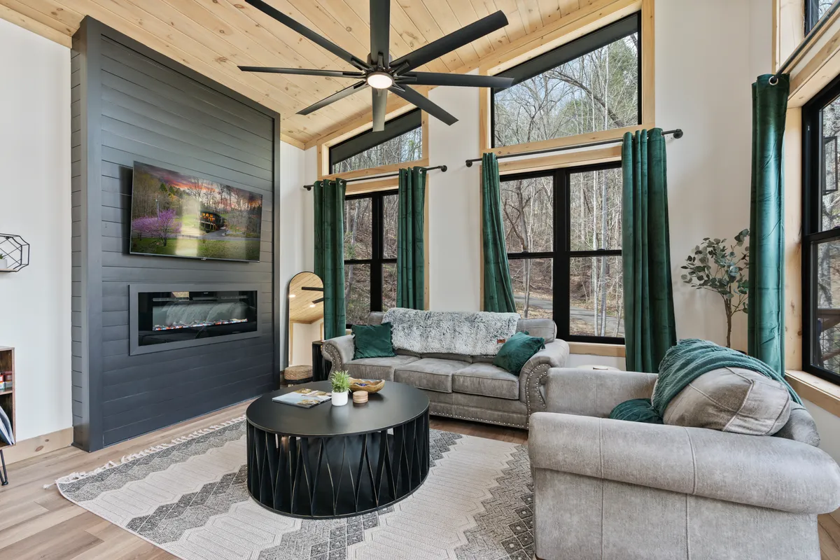 Wander Sevierville Hollow