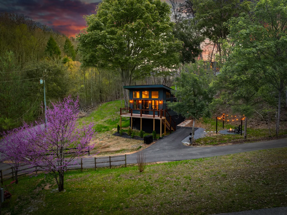 Wander Sevierville Hollow