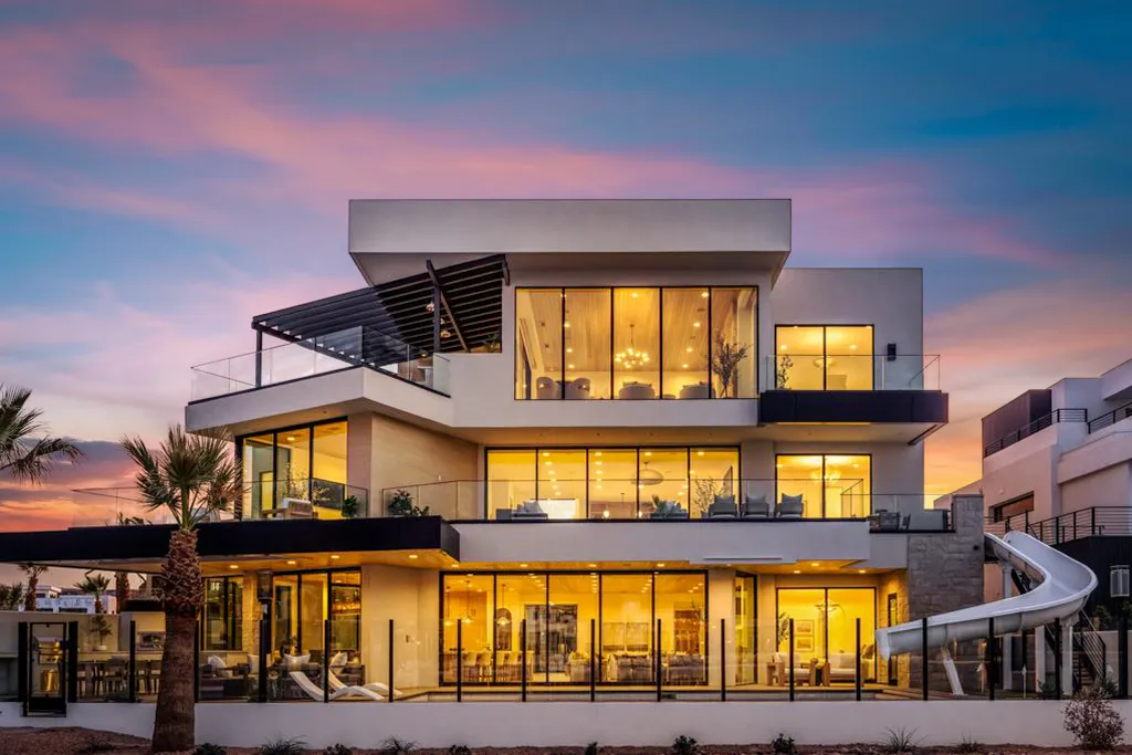 Wander St. George Twilight