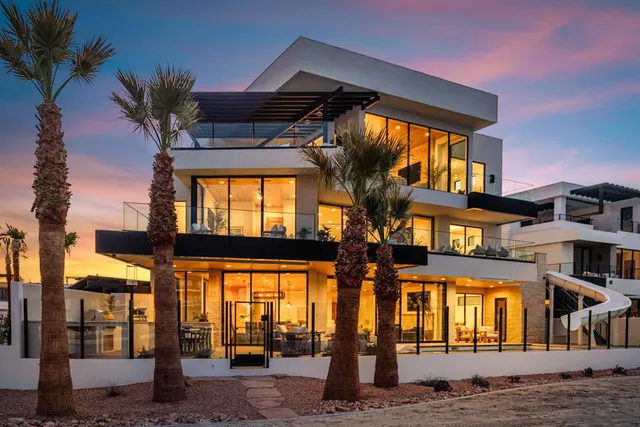 Wander St. George Twilight