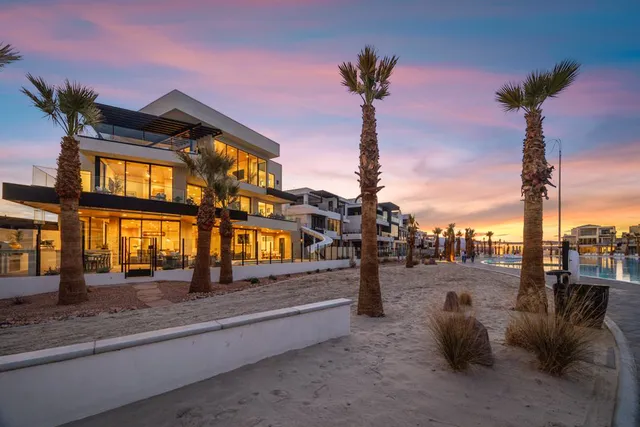 Wander St. George Twilight