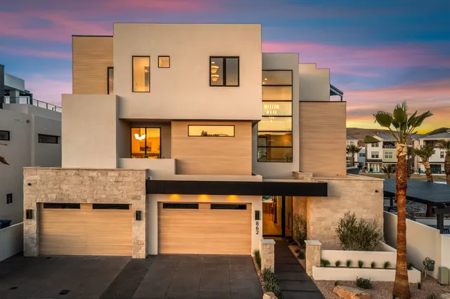 Wander St. George Twilight