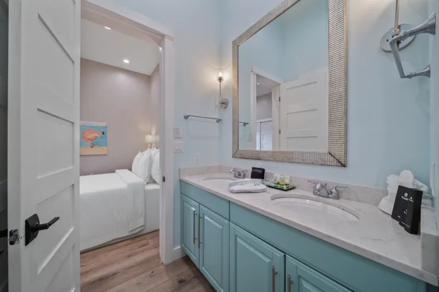 Wander Miramar Heights