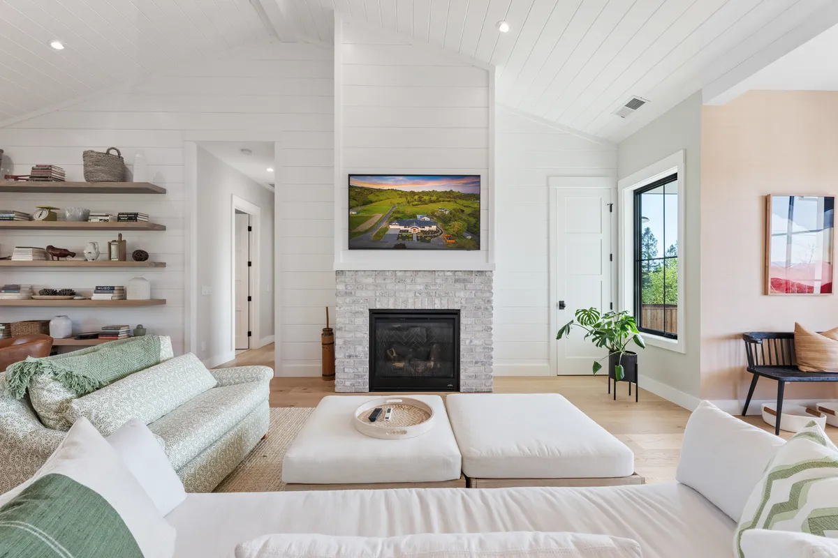 Wander Healdsburg Oasis