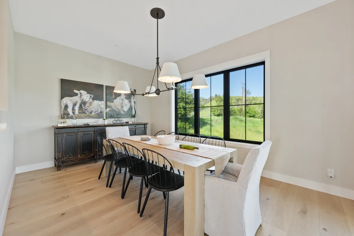 Wander Healdsburg Oasis