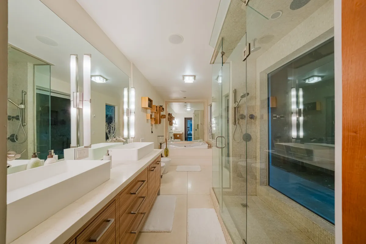 Wander Hollywood Vista