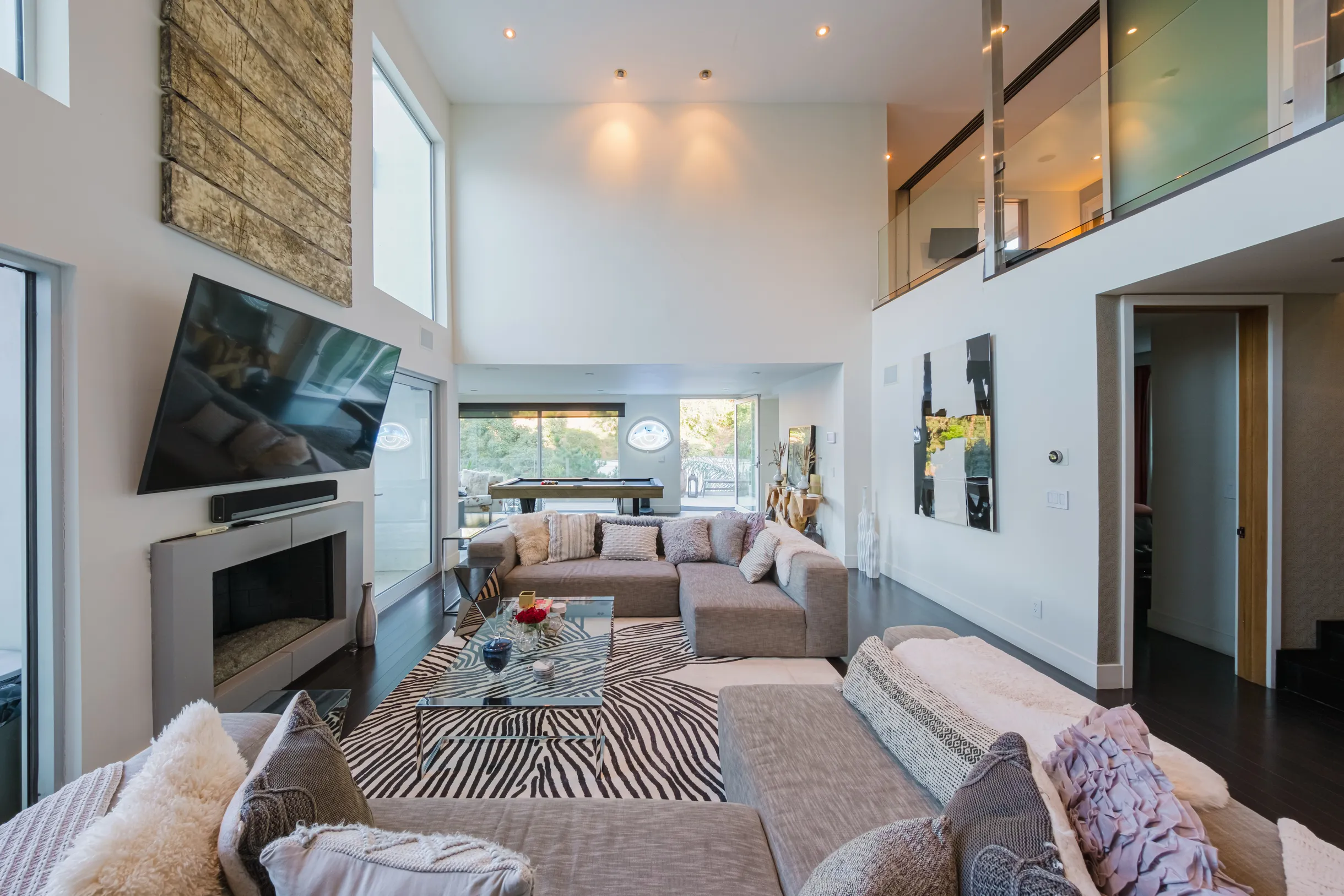 Wander Hollywood Vista #65