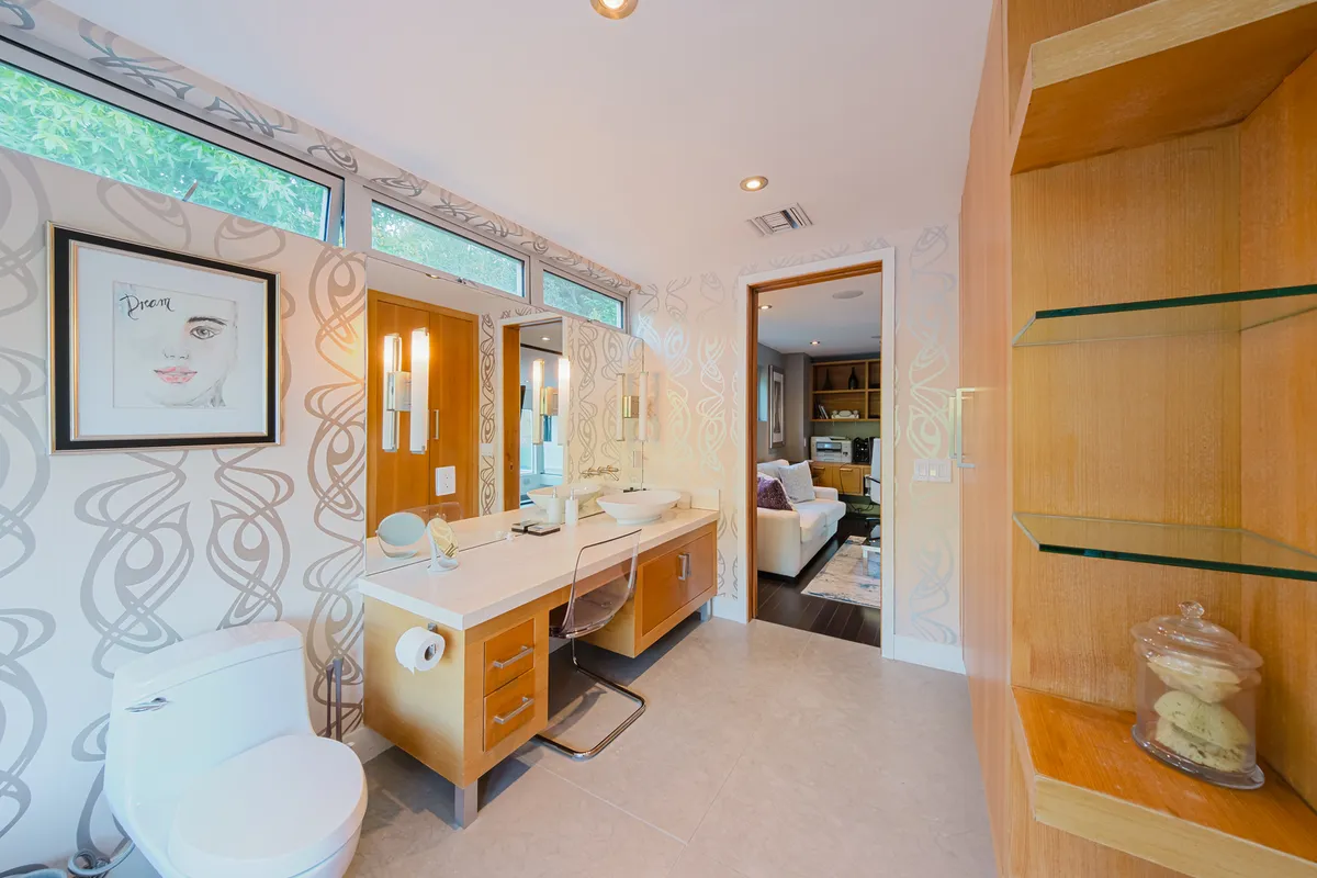 Wander Hollywood Vista #66