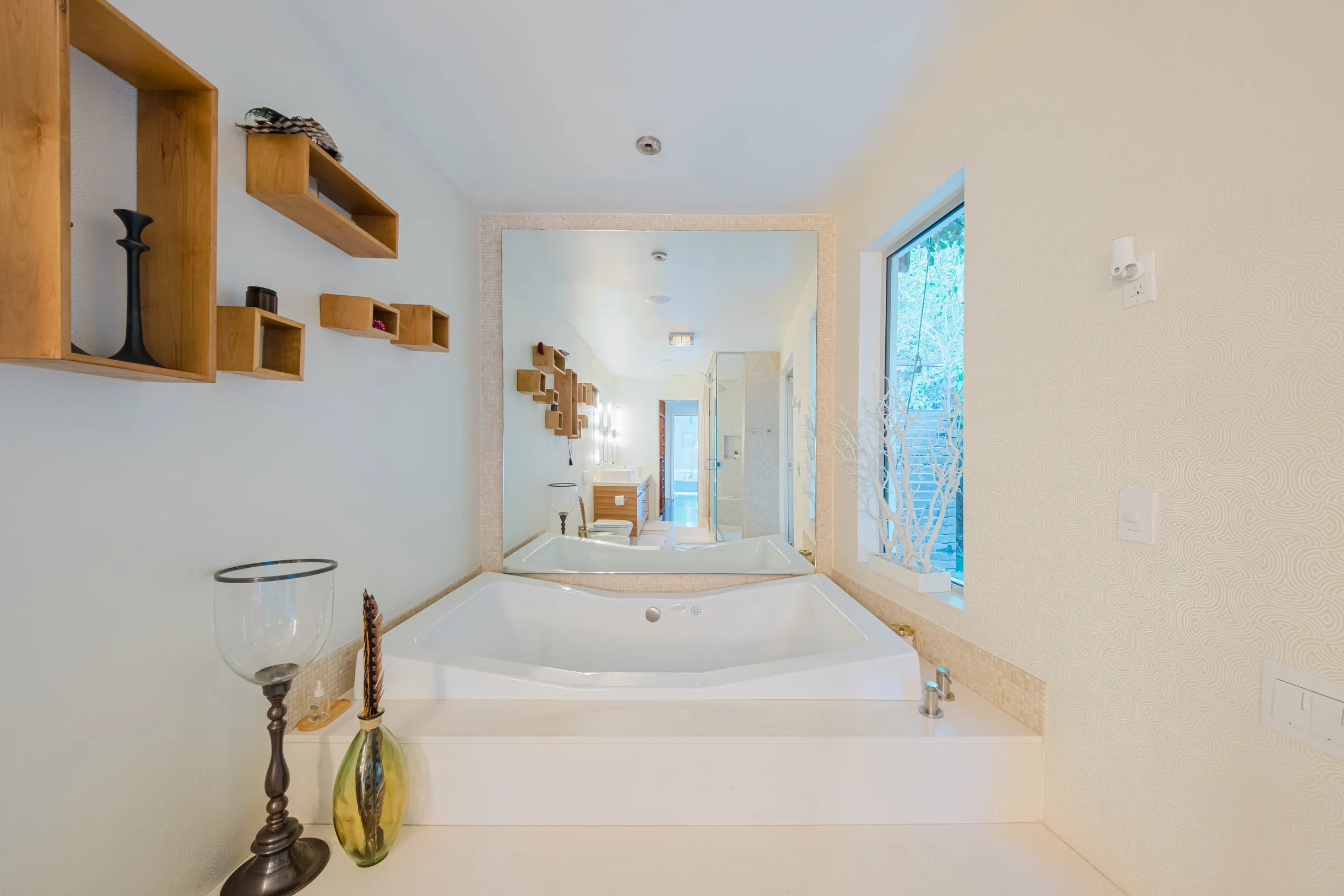 Wander Hollywood Vista #8