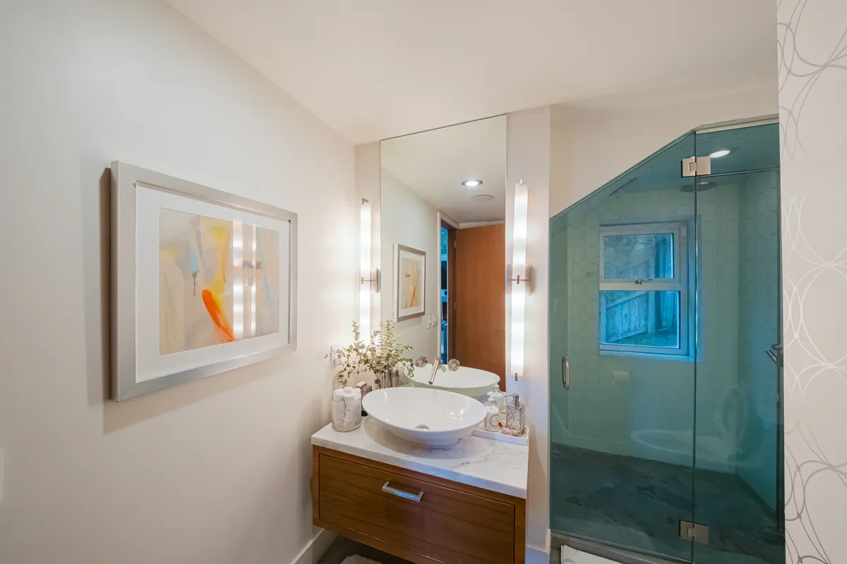 Wander Hollywood Vista