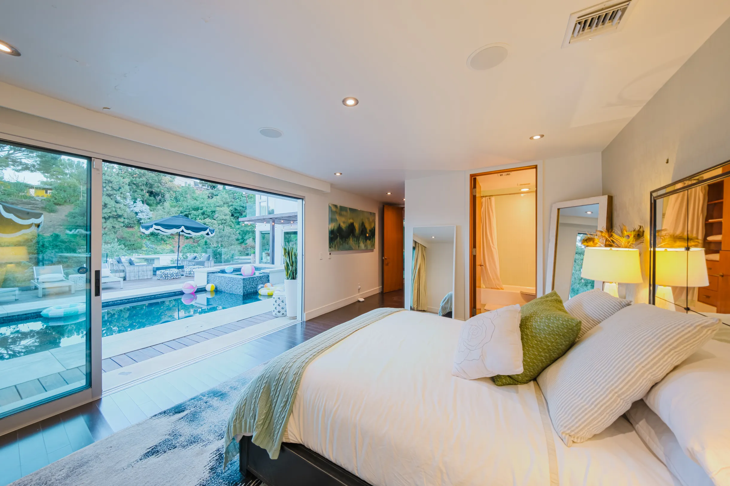 Wander Hollywood Vista #63