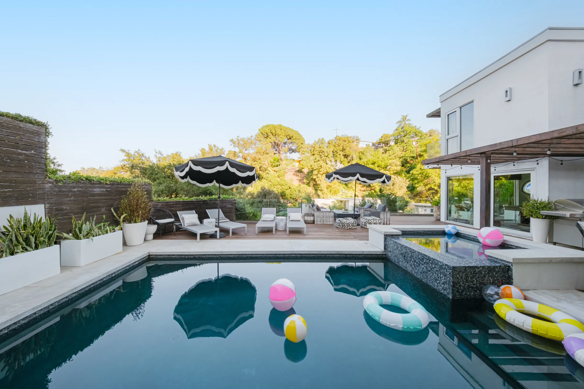 Wander Hollywood Vista #64