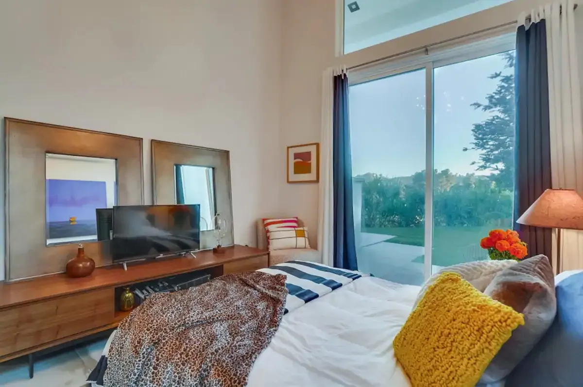 Wander Hollywood Hillside #22