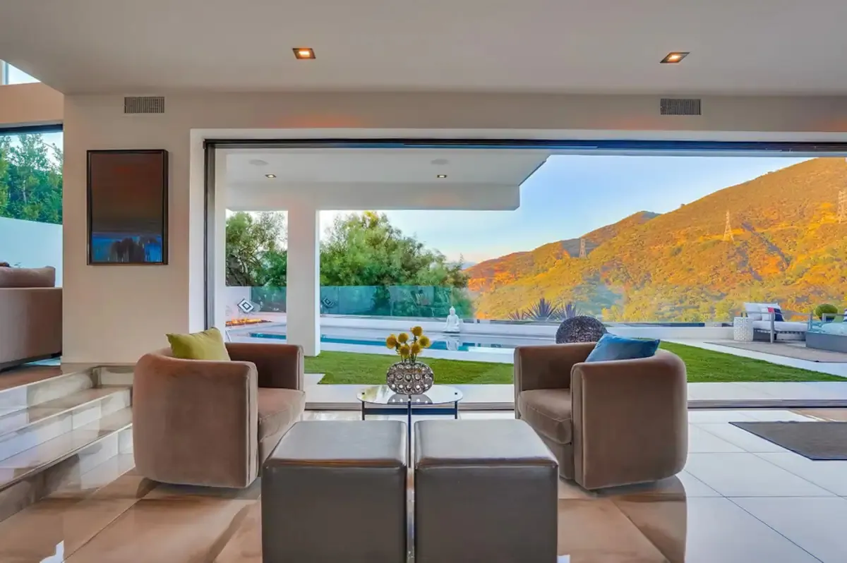 Wander Hollywood Hillside #23