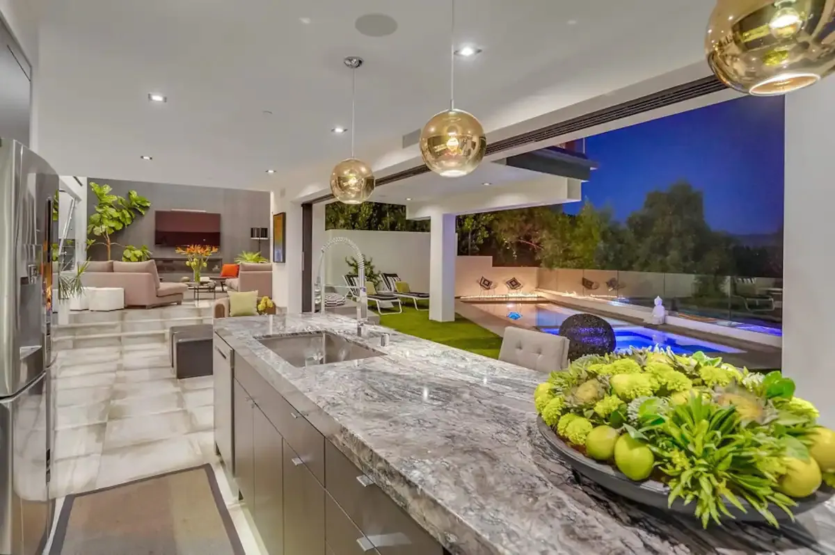 Wander Hollywood Hillside #60