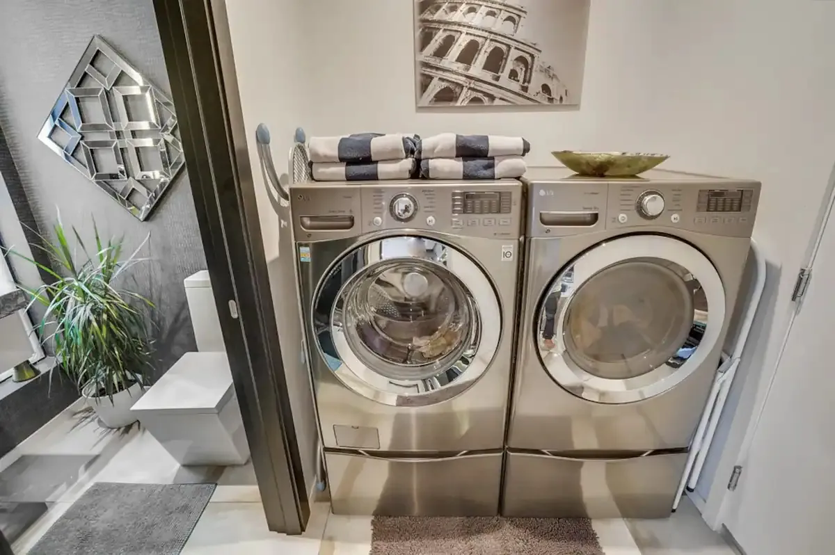 Wander Hollywood Hillside