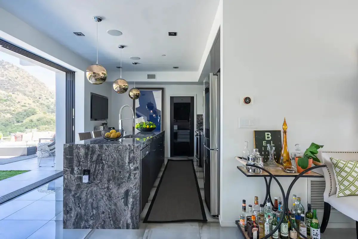 Wander Hollywood Hillside