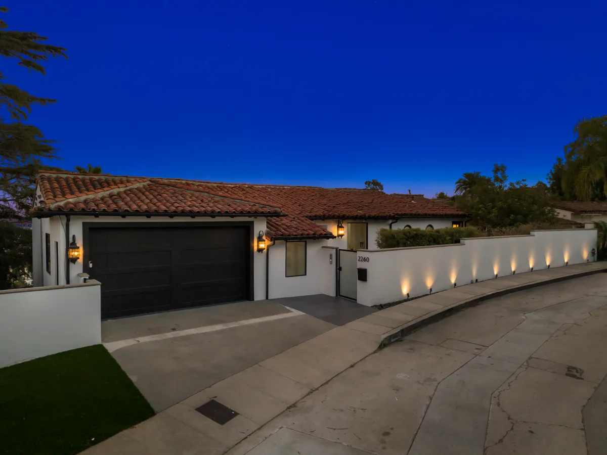 Property in Hollywood Hills, Los Angeles property photo 4