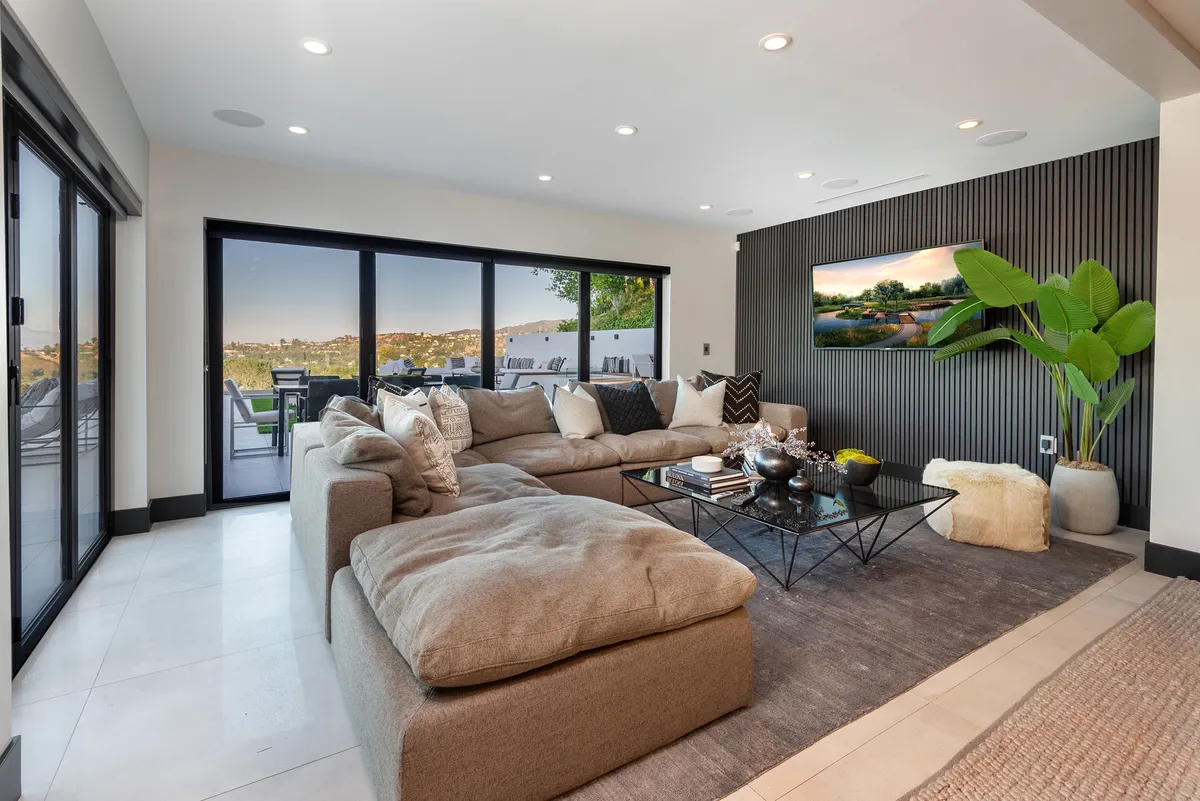 Wander Tarzana Hills #29