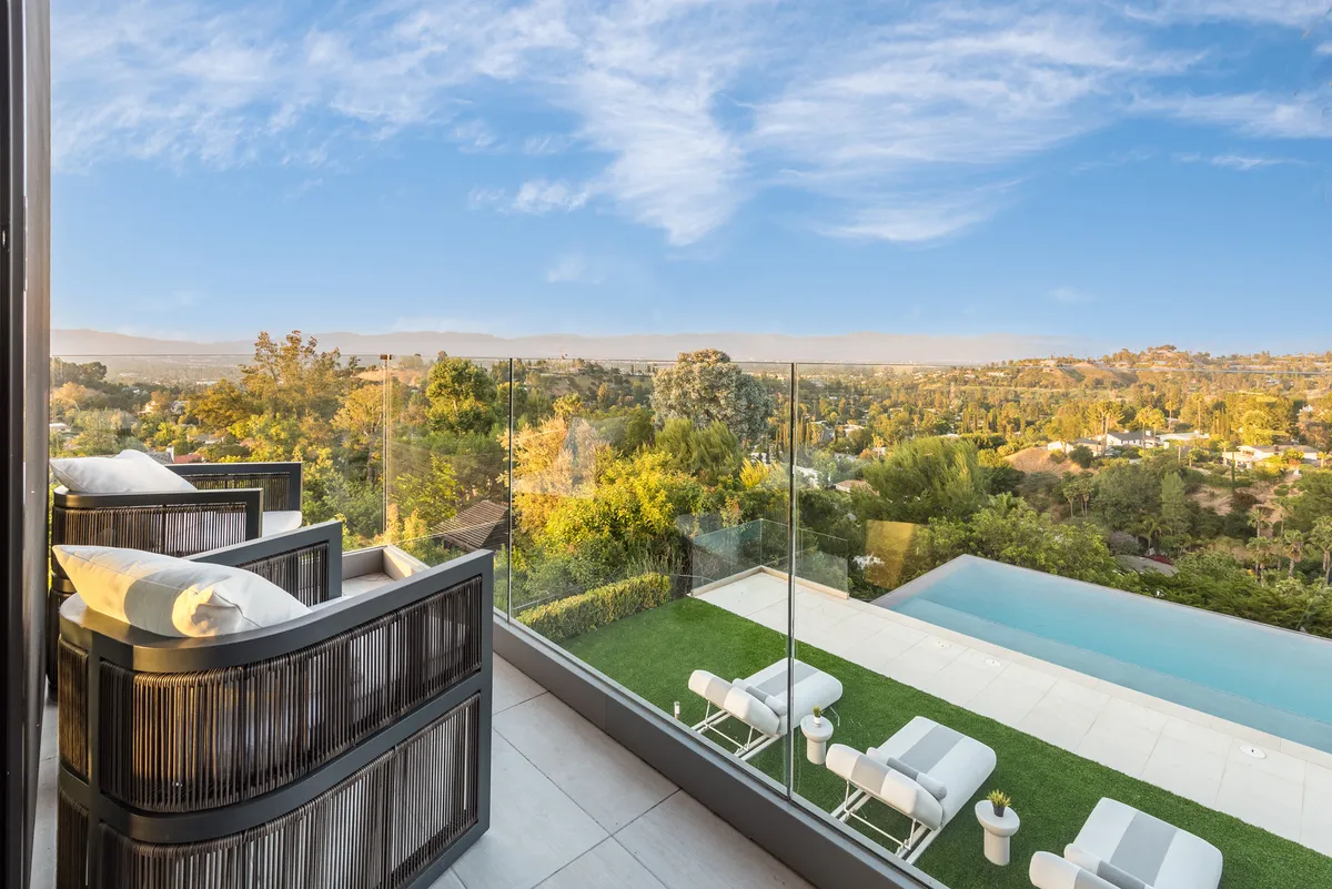 Wander Tarzana Hills #11