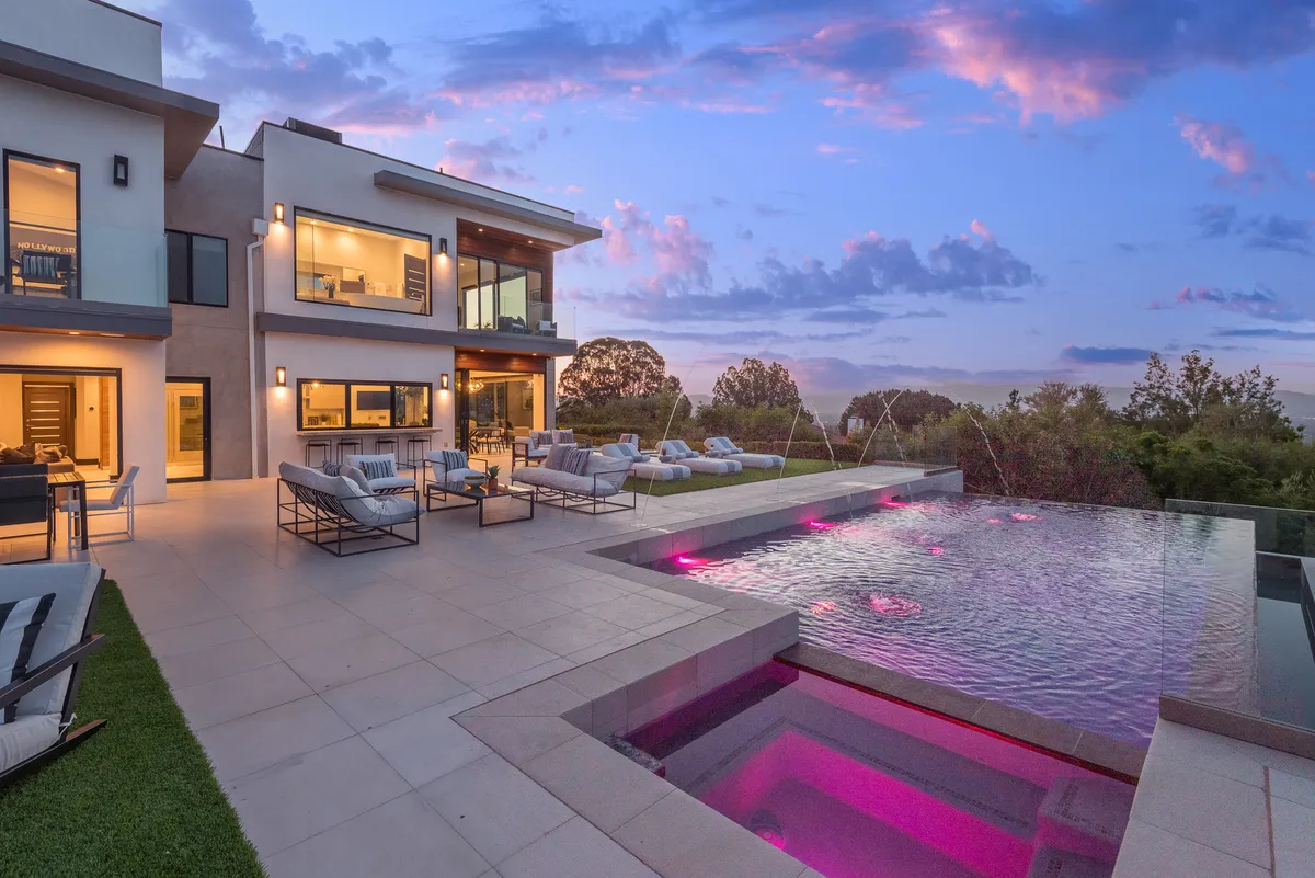 Wander Tarzana Hills #52