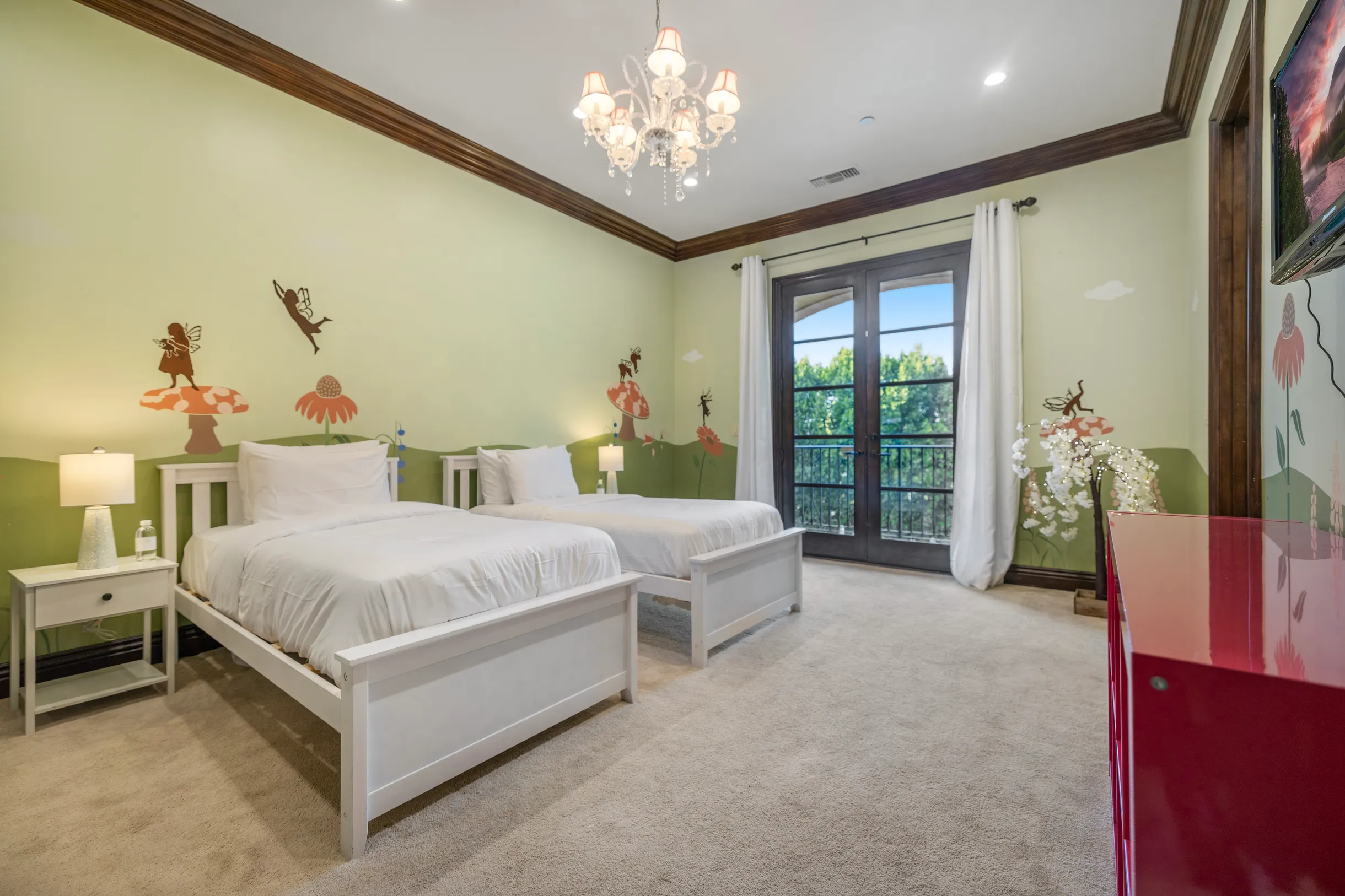 Wander Tarzana Estate #5