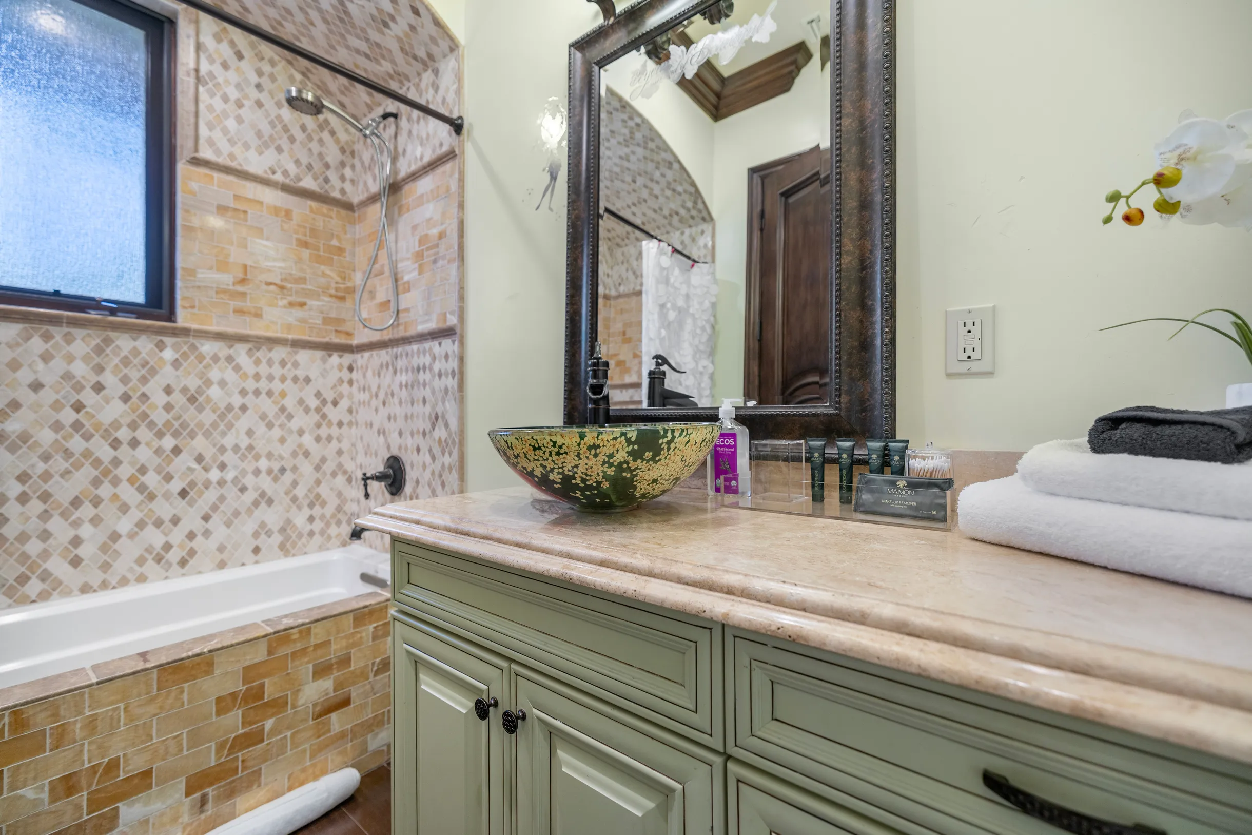 Wander Tarzana Estate #9