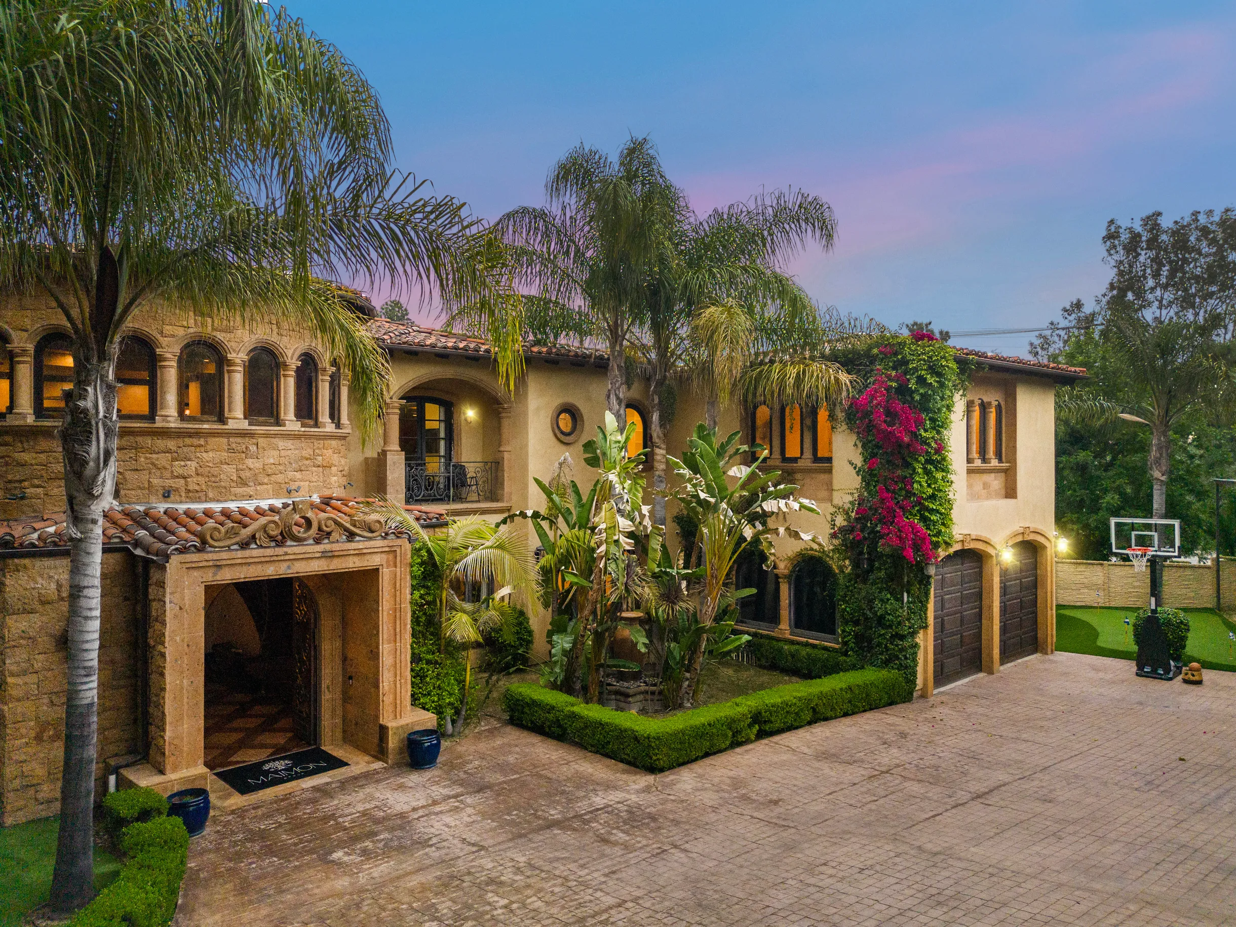 Wander Tarzana Estate #50