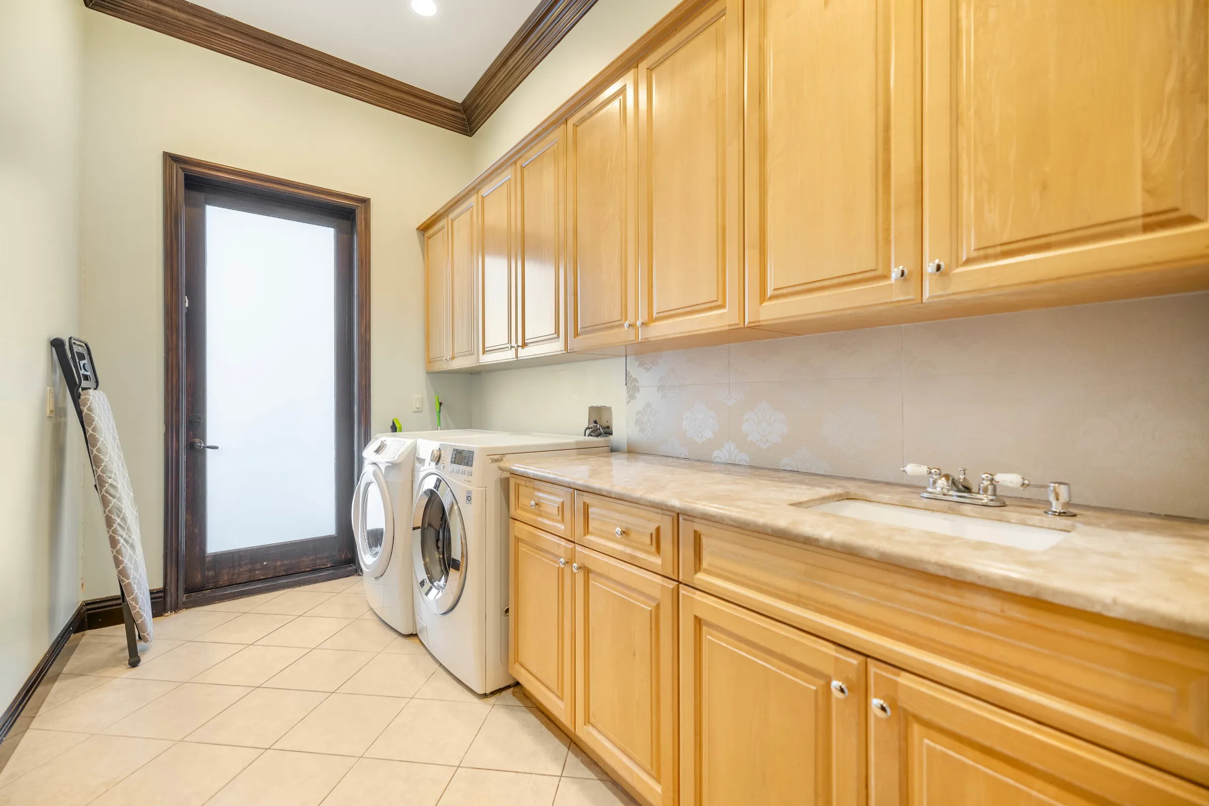 Wander Tarzana Estate #13