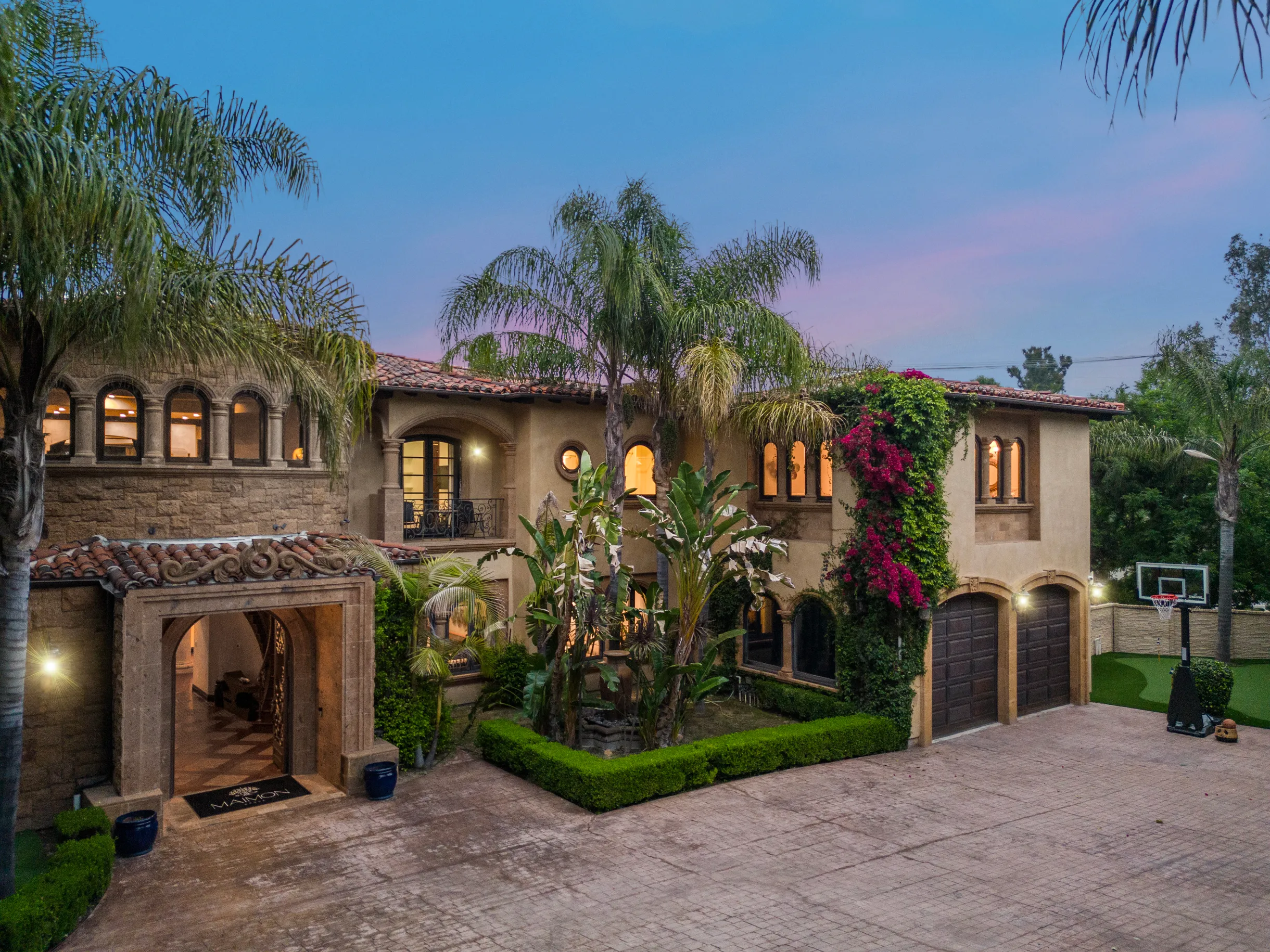 Wander Tarzana Estate #39