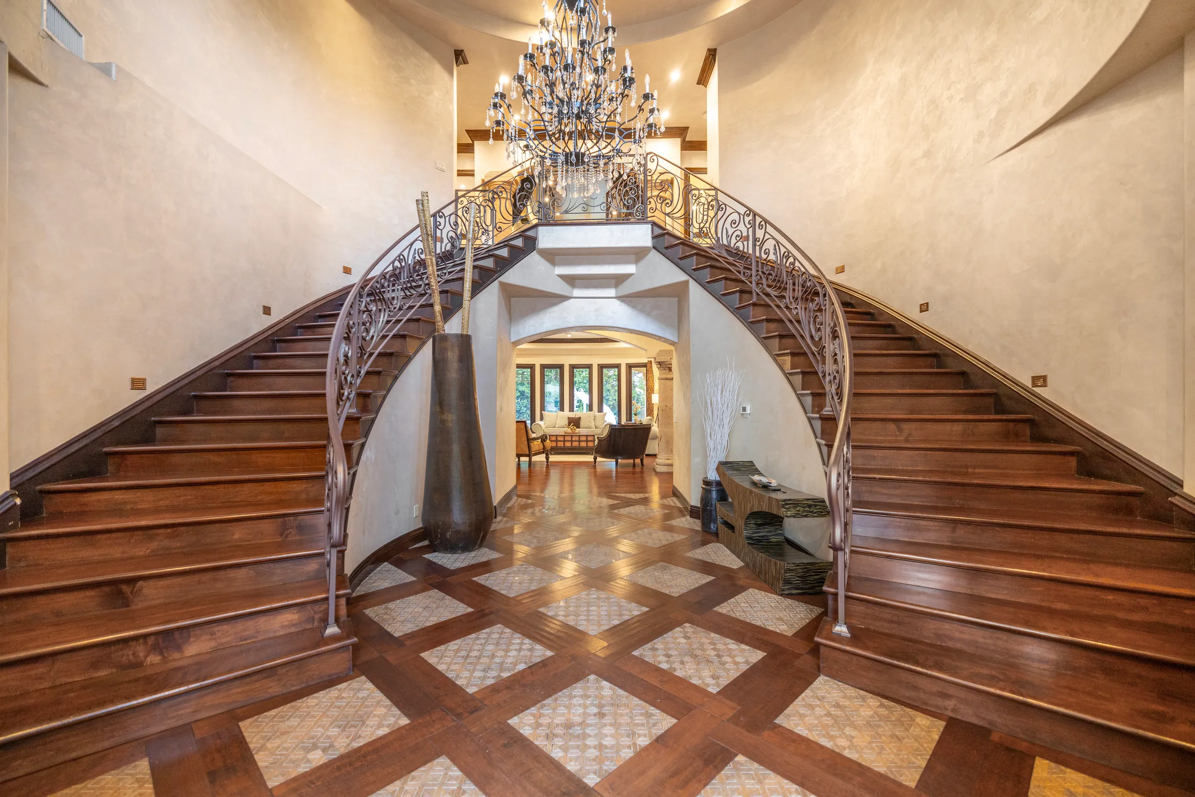 Wander Tarzana Estate #14