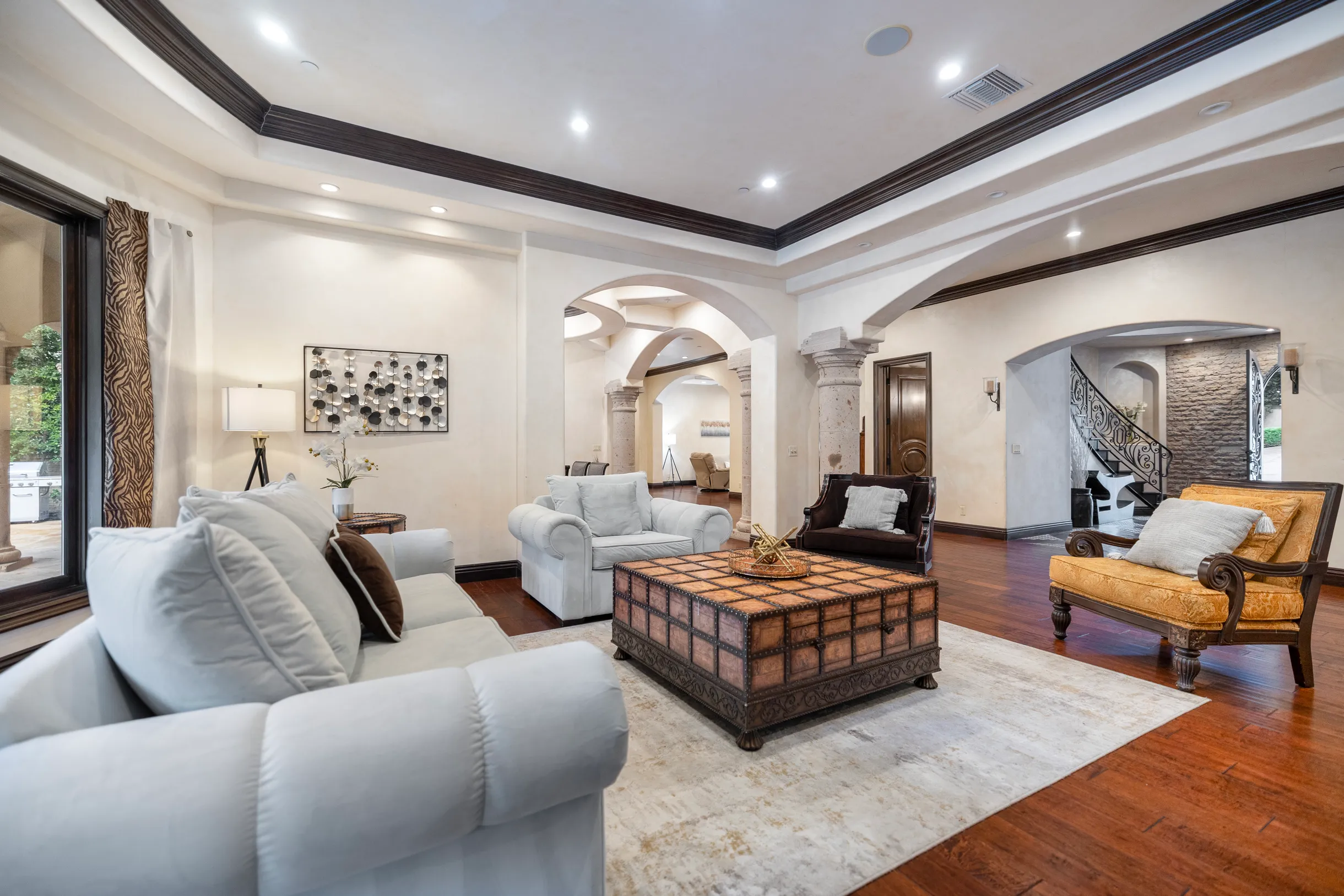 Wander Tarzana Estate #33