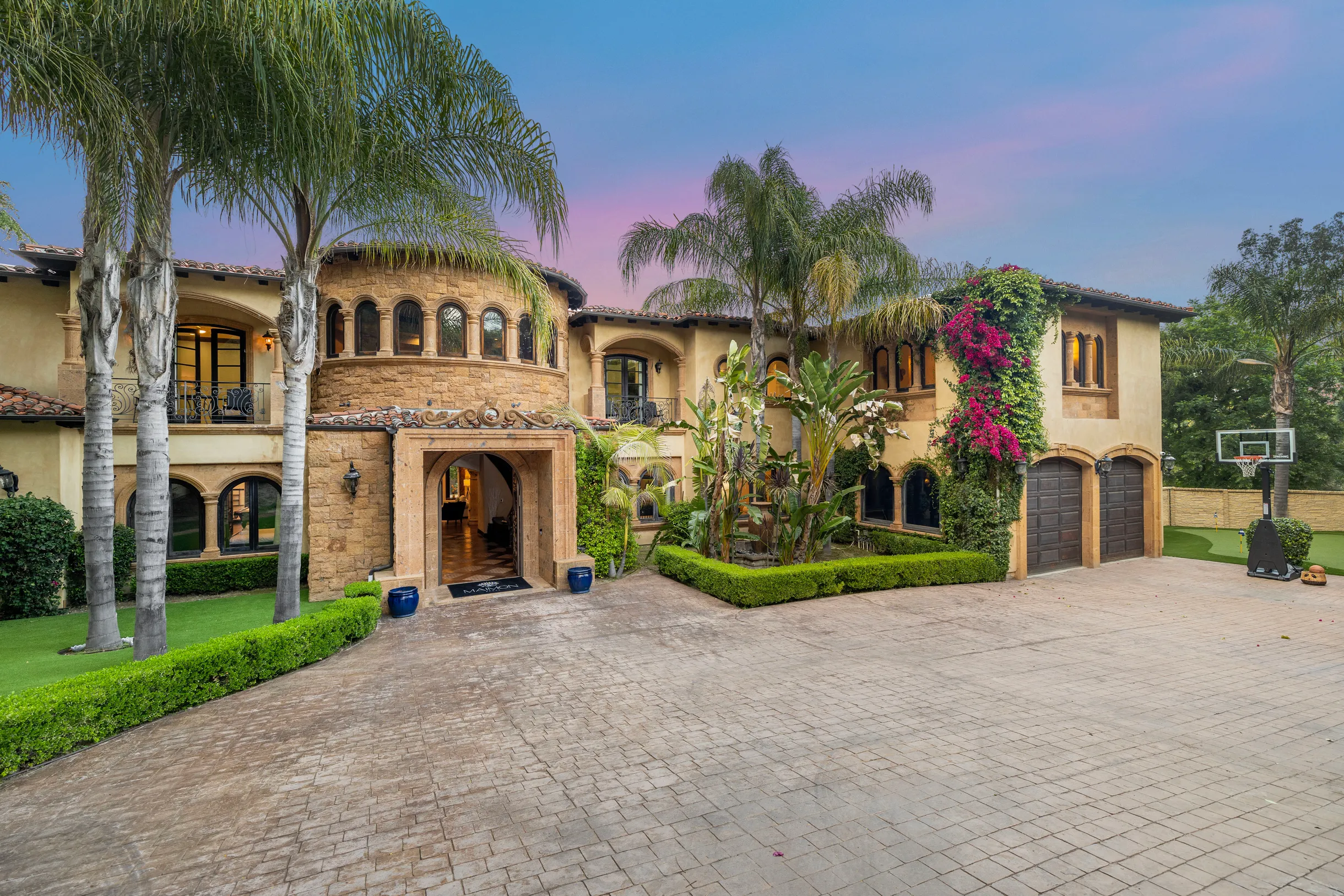 Wander Tarzana Estate #48