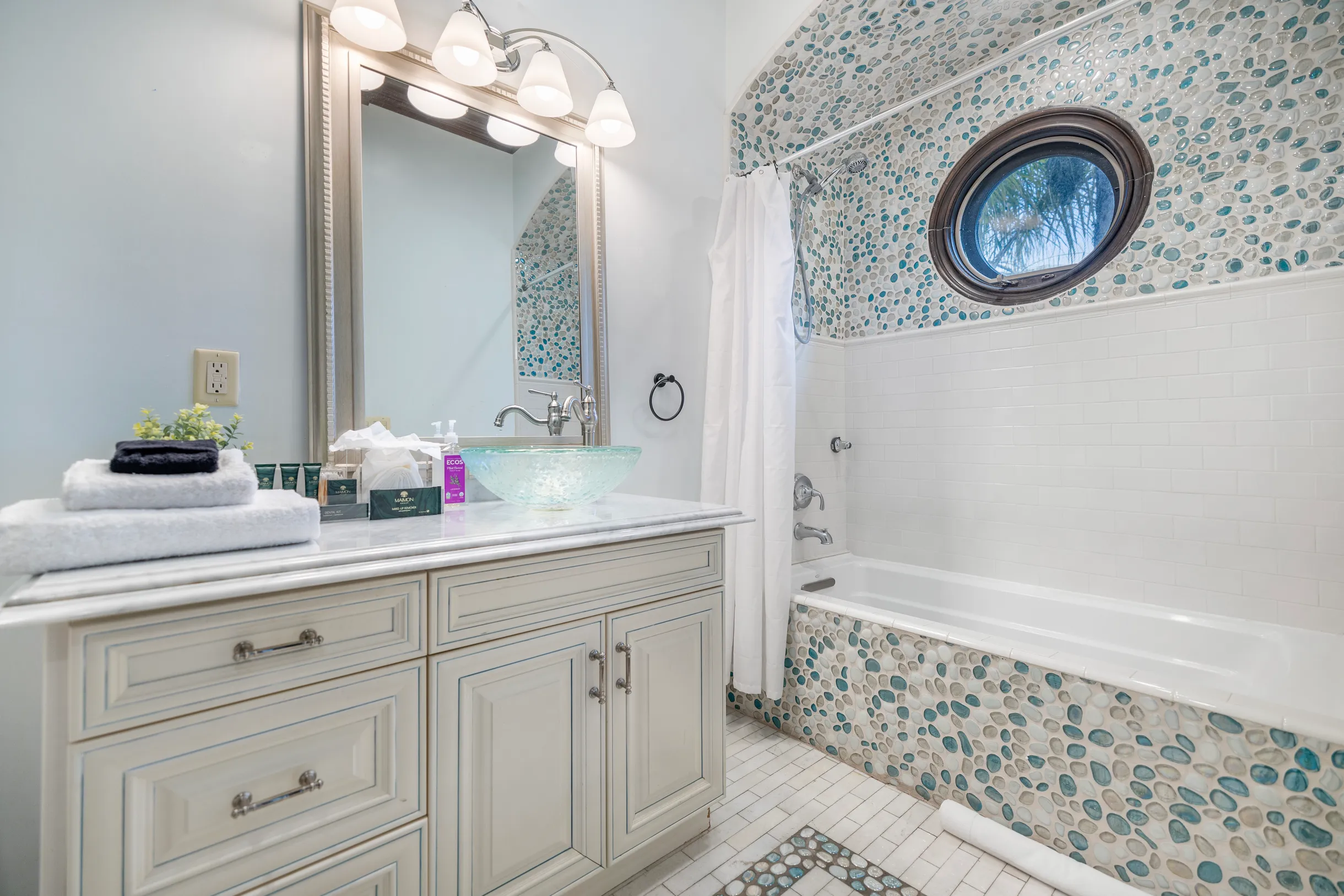 Wander Tarzana Estate #18