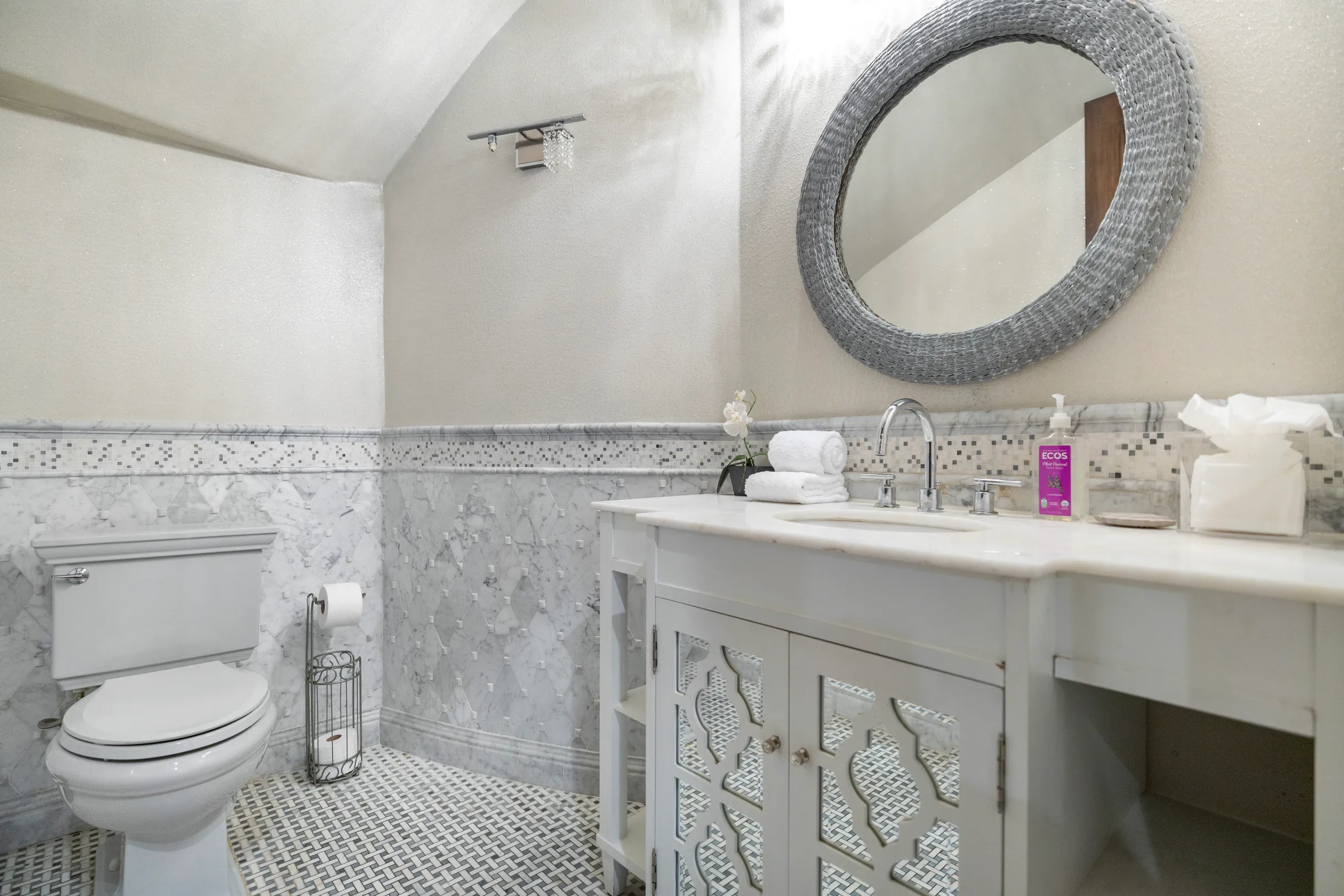 Wander Tarzana Estate #19